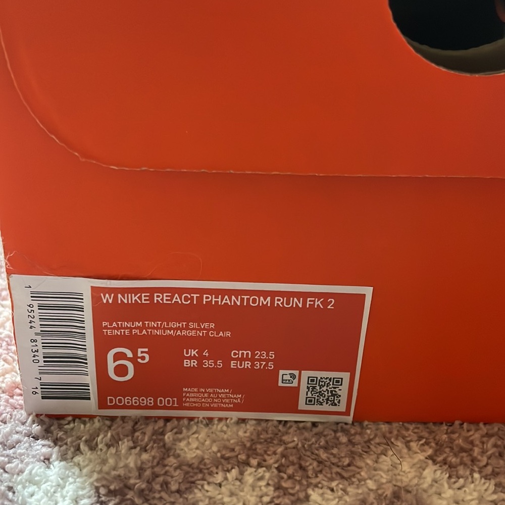 Nike React Phantom Run, Green And White Size 6.5 - image 4